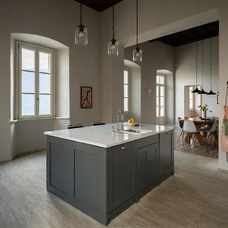 Perpenti - By Lovecomo Nyaraló