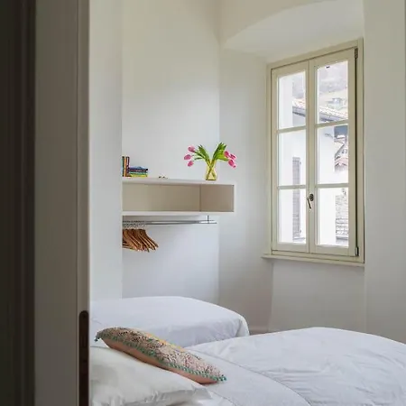 Nyaraló Perpenti - By Lovecomo Pianello Del Lario