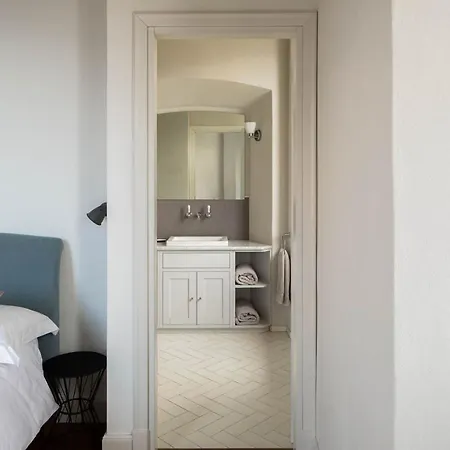 Perpenti - By Lovecomo Nyaraló *